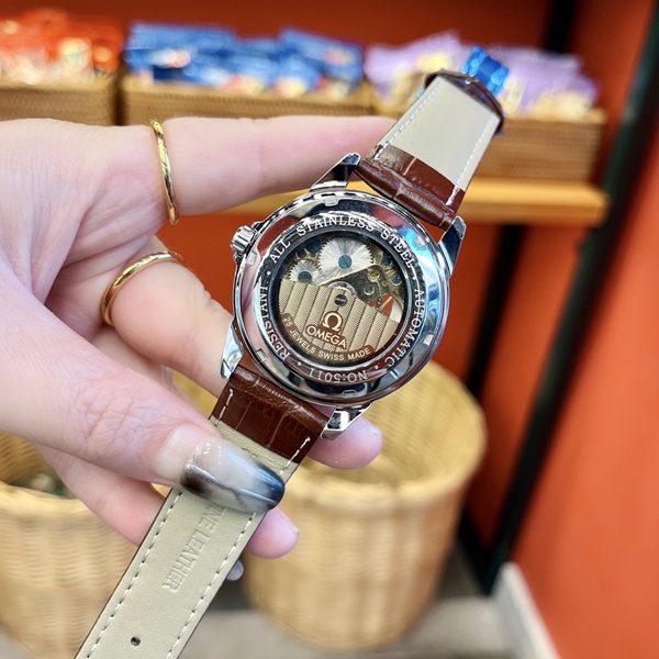 ブランド時計側面デザイン